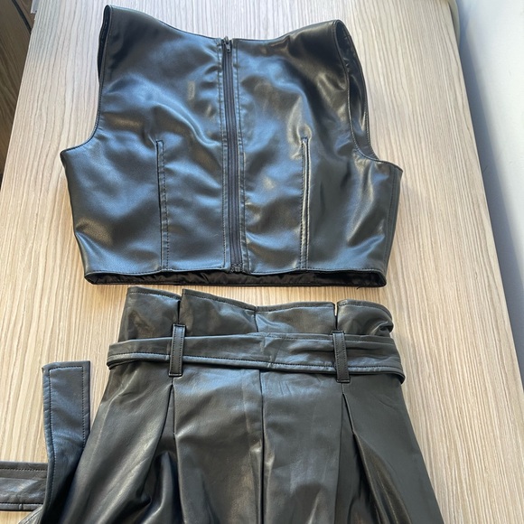 7 for all mankind XS faux leather back zip crop top NWT - Picture 6 of 6